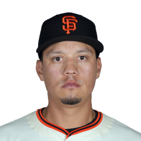 SF Giants: New dad Wilmer Flores arrives at camp